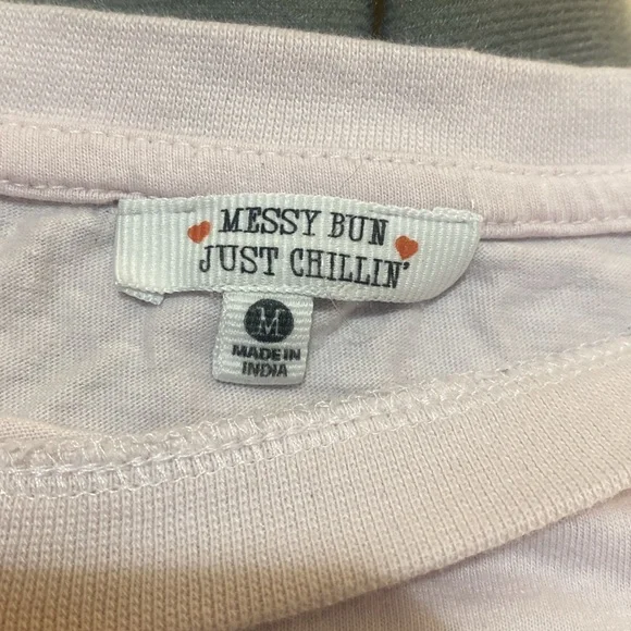 MESSY BUN / SOUL MATES T - Picture 3 of 3